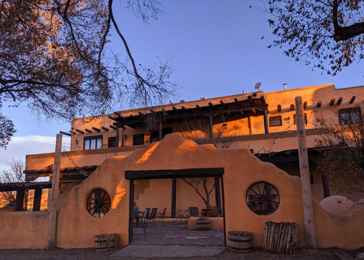 Sagebrush Inn & Suites Taos Exterior foto