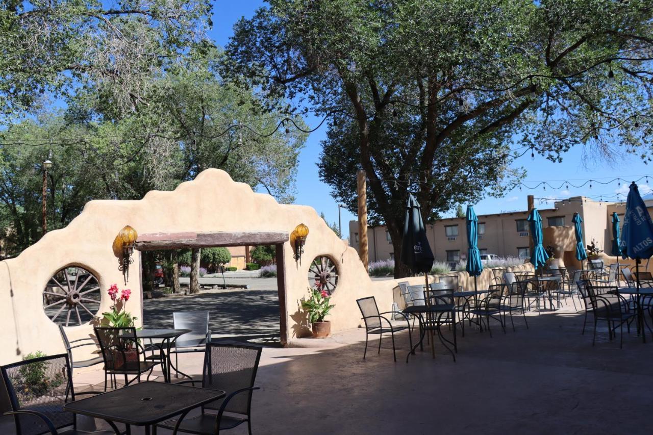 Sagebrush Inn & Suites Taos Exterior foto