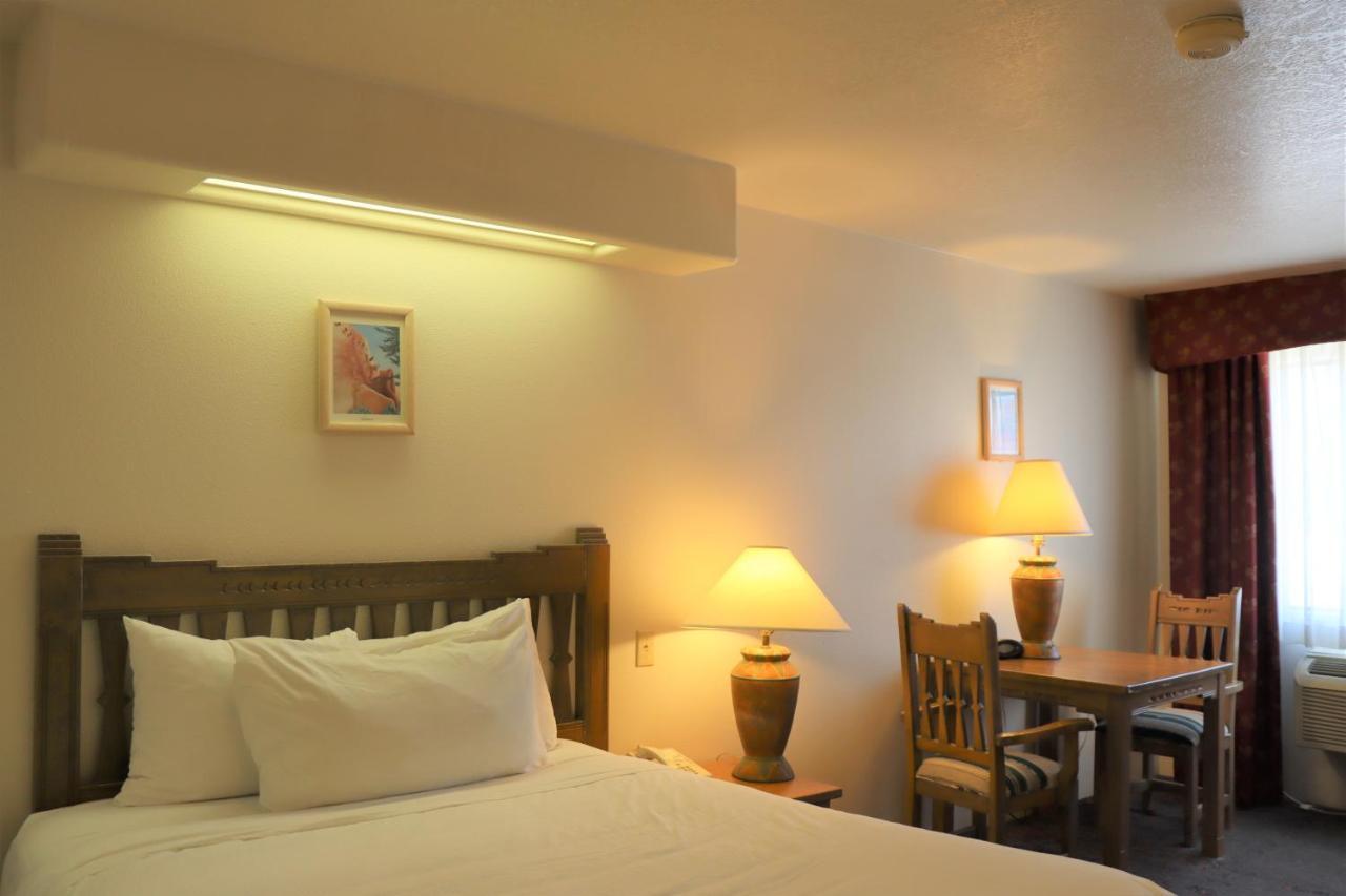 Sagebrush Inn & Suites Taos Exterior foto